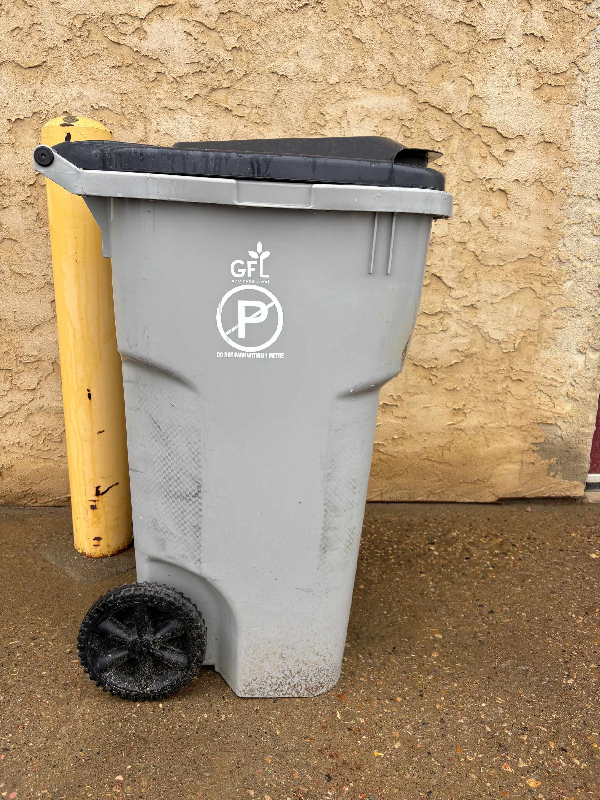 GFL garbage cart